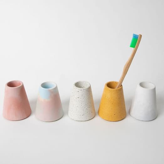 Pretti.Cool Toothbrush Holder